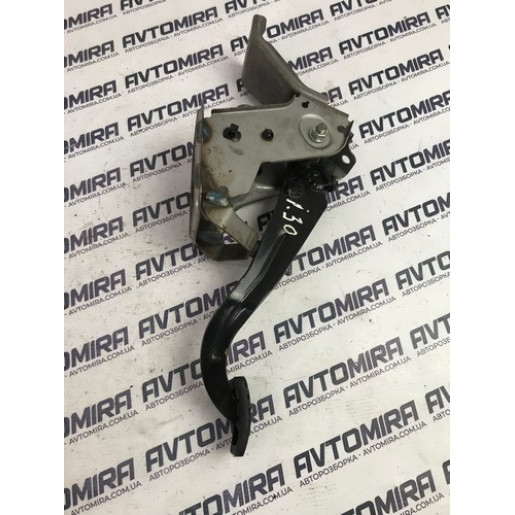 Педаль зчеплення Hyundai i30 2007-2012 328021H951